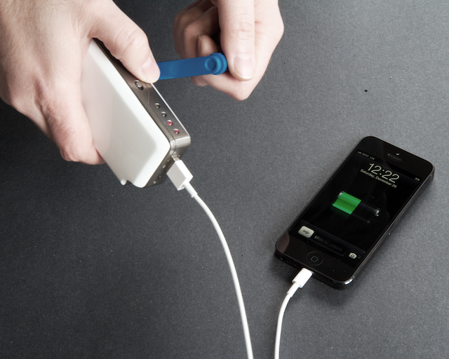 Можно ли зарядить аккумулятор без телефона?