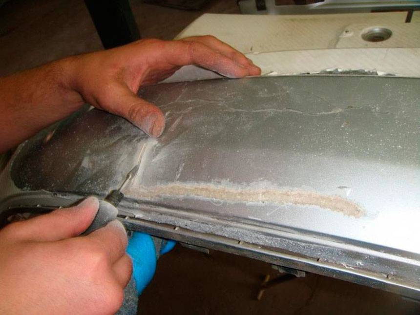 Эпоксидная смола и стекловолокно для ремонта деталей автомобиля: тонкости работы с составами