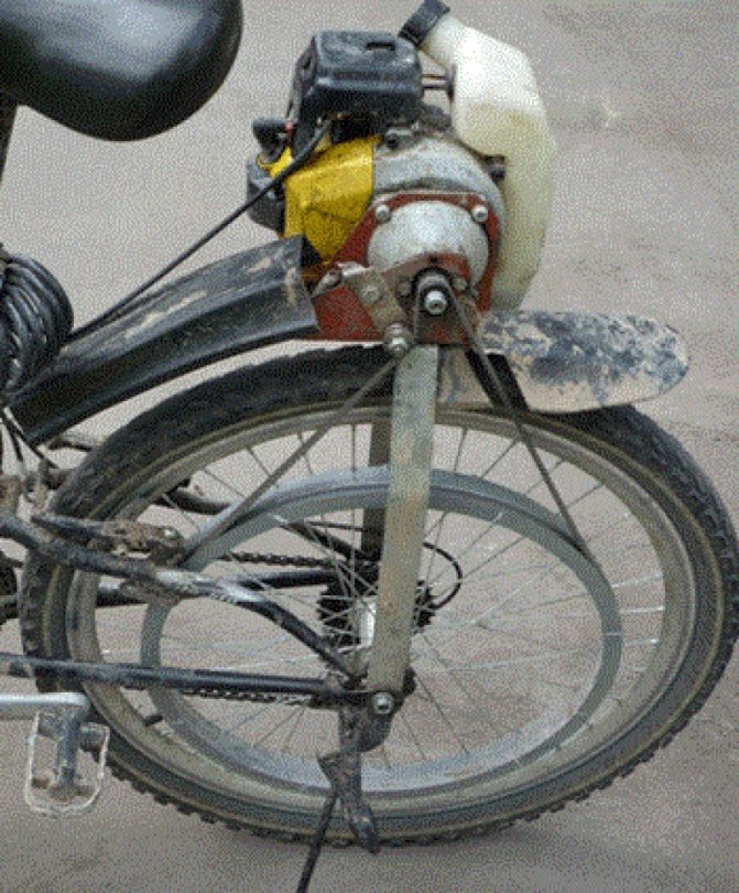 Какой двигатель на велосипеде. Велосипед с двигателем от бензопилы штиль. Мотовелосипед Кама. Веломотор f100. ЗИД велосипед с мотором.