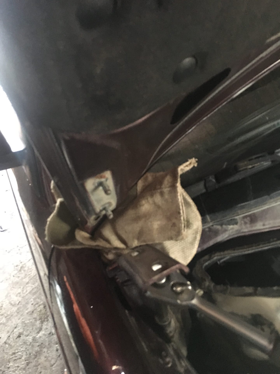 Как отрегулировать капот на приоре